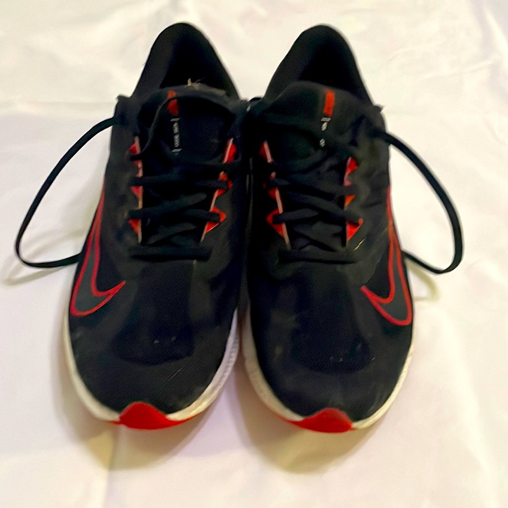 Nike Men’s Quest 3 Running Shoes 10.5 red black